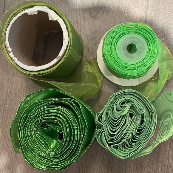Bundle of 4 super cute ribbons. Lightly used - Picture 6 of 6